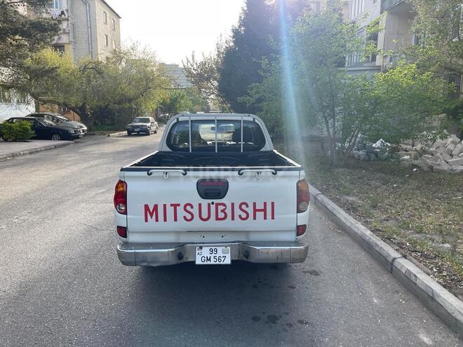 Mitsubishi L200 2013, 22,000 km - 2.5 l - Bakı