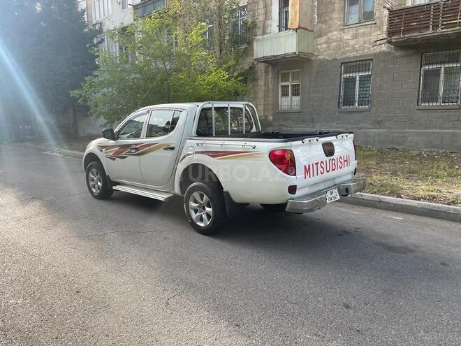 Mitsubishi L200 2013, 22,000 km - 2.5 l - Bakı