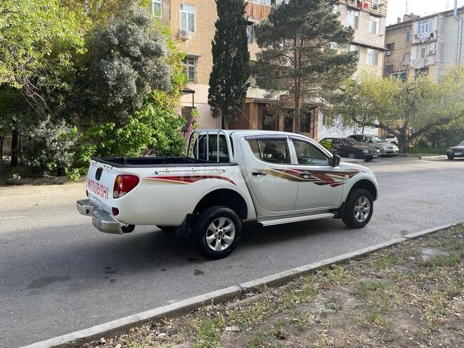 Mitsubishi L200 2013, 22,000 km - 2.5 l - Bakı