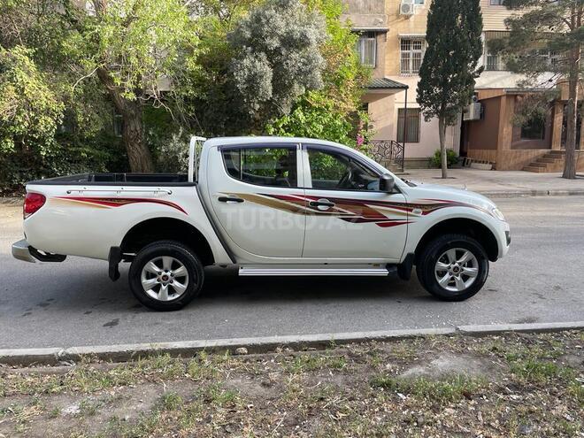 Mitsubishi L200 2013, 22,000 km - 2.5 l - Bakı