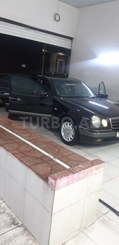 Mercedes E 240 1999, 275,000 km - 2.4 л - Bakı
