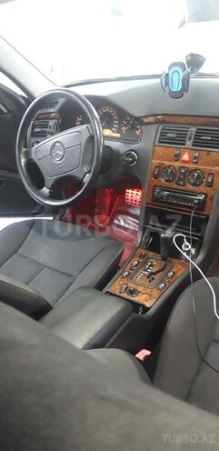 Mercedes E 240 1999, 275,000 km - 2.4 л - Bakı