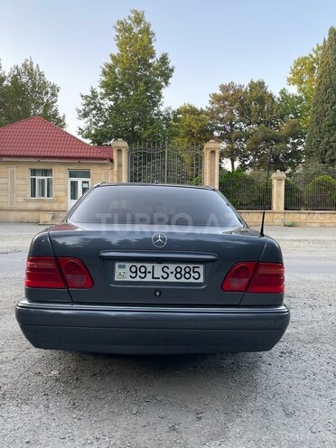 Mercedes E 240 1999, 290,615 km - 2.6 l - Mingəçevir