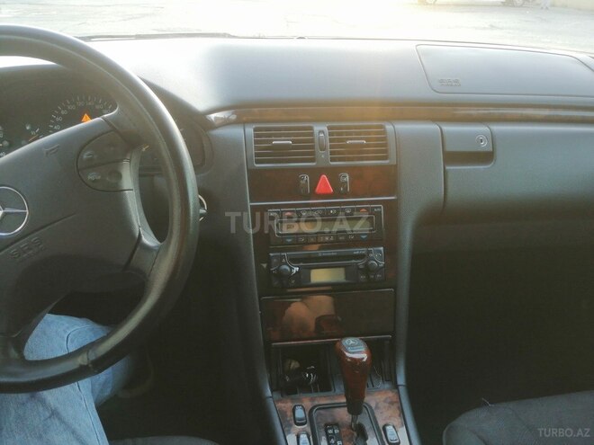 Mercedes E 270 2001, 398,524 km - 2.7 l - Sumqayıt
