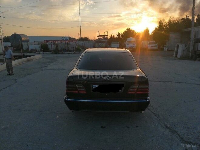Mercedes E 270 2001, 398,524 km - 2.7 l - Sumqayıt