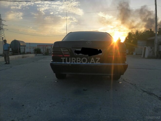 Mercedes E 270 2001, 398,524 km - 2.7 l - Sumqayıt