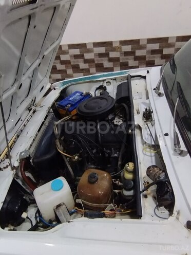 LADA (VAZ) 2107 2002, 50,000 km - 1.7 l - Salyan