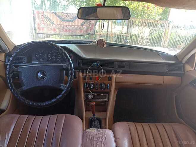 Mercedes E 200 1988, 560,000 km - 2.0 л - Sabirabad