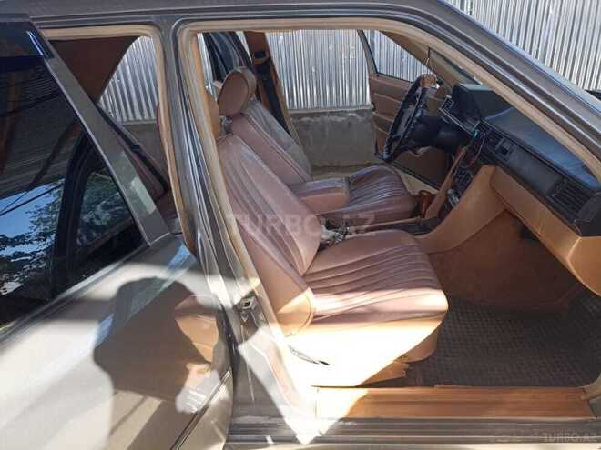 Mercedes E 200 1988, 560,000 km - 2.0 л - Sabirabad