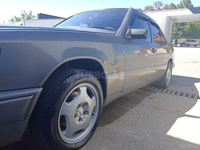 Mercedes E 200 1988, 560,000 km - 2.0 л - Sabirabad