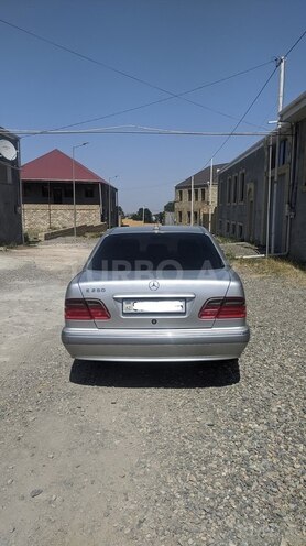 Mercedes E 280 2001, 320,000 km - 2.8 l - Gəncə
