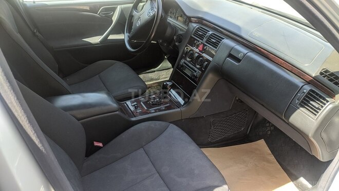 Mercedes E 280 2001, 320,000 km - 2.8 l - Gəncə