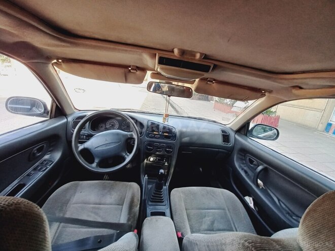 Mitsubishi Galant 1996, 302,600 km - 2.0 l - Salyan