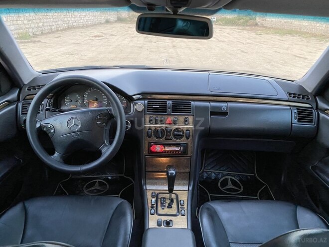 Mercedes E 240 2000, 342,121 km - 2.4 l - Xırdalan