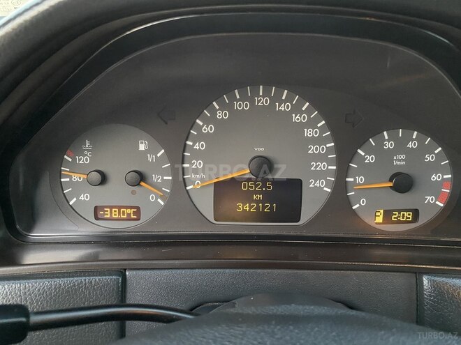 Mercedes E 240 2000, 342,121 km - 2.4 l - Xırdalan