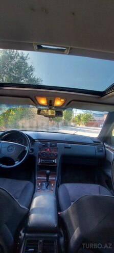Mercedes E 220 1998, 193,000 km - 2.2 l - Bakı