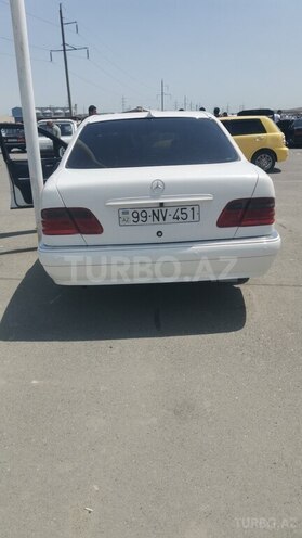 Mercedes E 220 1998, 193,000 km - 2.2 l - Bakı