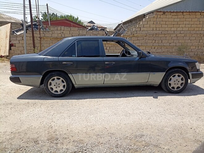 Mercedes E 220 1993, 453,000 km - 2.2 l - Bakı