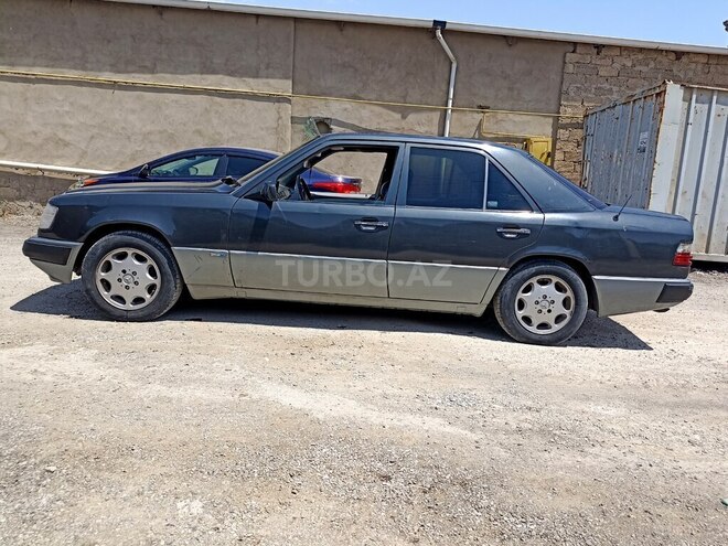 Mercedes E 220 1993, 453,000 km - 2.2 l - Bakı