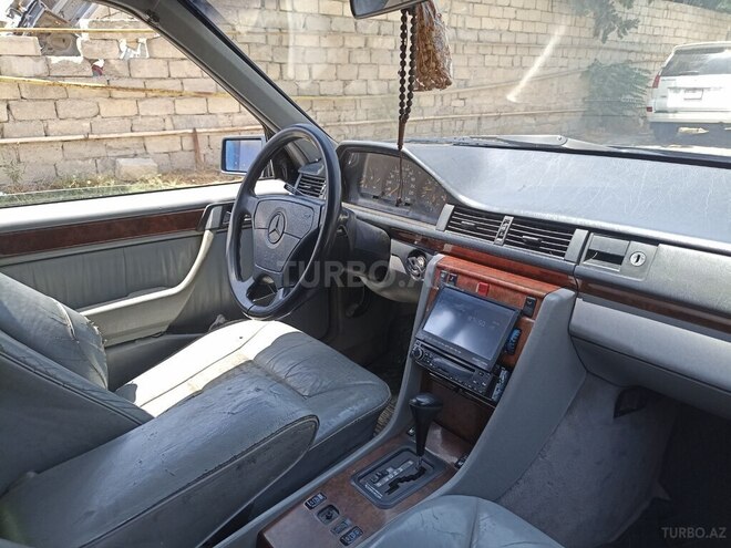 Mercedes E 220 1993, 453,000 km - 2.2 l - Bakı
