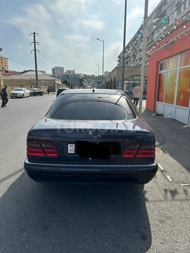 Mercedes E 240 1997, 310,000 km - 2.4 л - Bakı