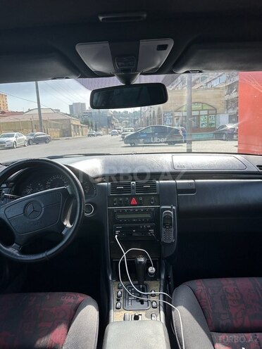 Mercedes E 240 1997, 310,000 km - 2.4 л - Bakı