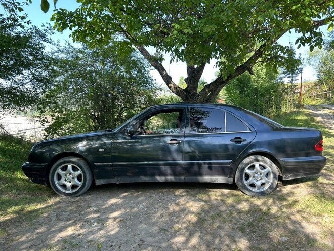 Mercedes E 300 1997, 520,000 km - 3.0 l - İsmayıllı