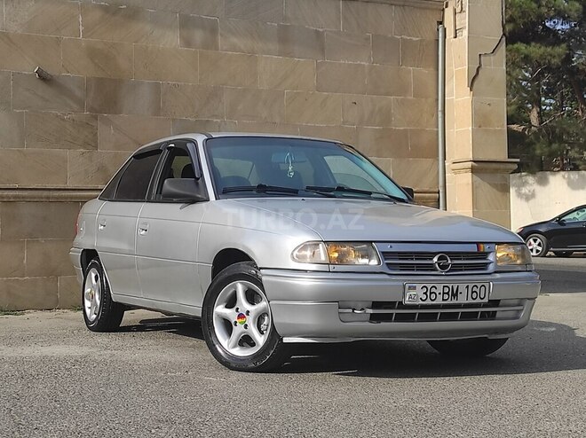Opel Astra 1992, 395,000 km - 1.8 л - Bakı
