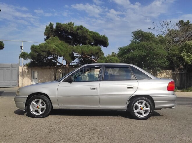 Opel Astra 1992, 395,000 km - 1.8 л - Bakı