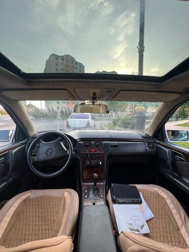 Mercedes E 230 1996, 390,000 km - 2.3 l - Bakı