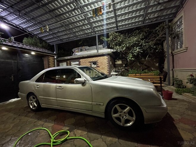 Mercedes E 220 2001, 490,000 km - 2.2 л - Bakı
