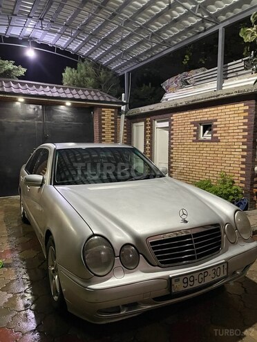 Mercedes E 220 2001, 490,000 km - 2.2 л - Bakı