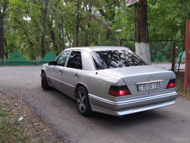 Mercedes E 220 1995, 245,000 km - 2.2 l - Bərdə