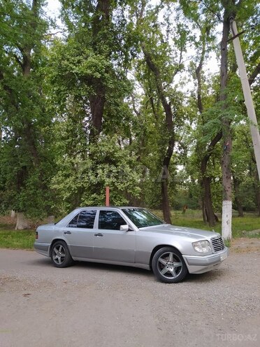 Mercedes E 220 1995, 245,000 km - 2.2 l - Bərdə