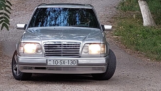 Mercedes E 220 1995, 245,000 km - 2.2 l - Bərdə