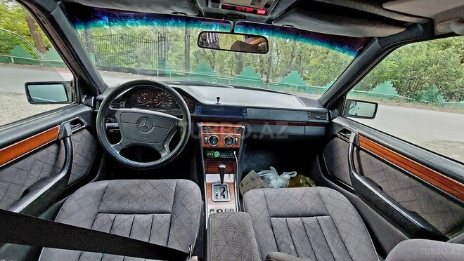 Mercedes E 220 1995, 245,000 km - 2.2 l - Bərdə