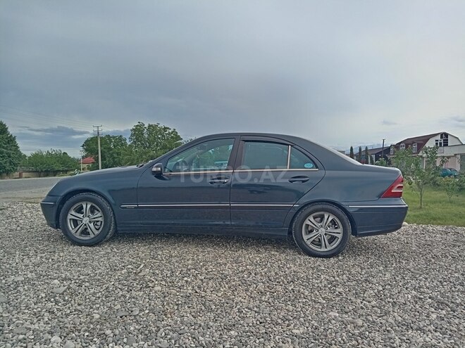 Mercedes C 200 2000, 424,000 km - 2.0 l - Quba