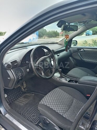 Mercedes C 200 2000, 424,000 km - 2.0 l - Quba