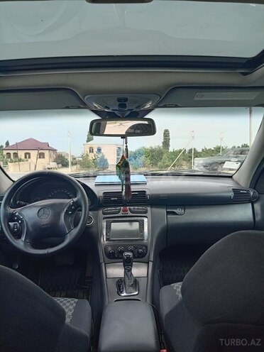 Mercedes C 200 2000, 424,000 km - 2.0 l - Quba