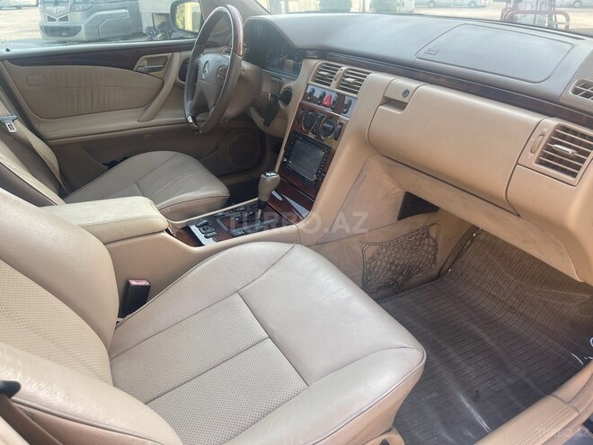 Mercedes E 240 2000, 293,000 km - 2.4 l - Bakı