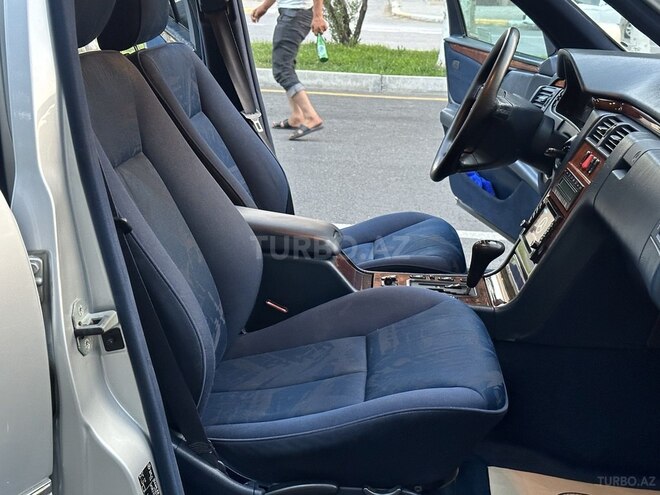 Mercedes E 240 1999, 263,900 km - 2.4 л - Bakı