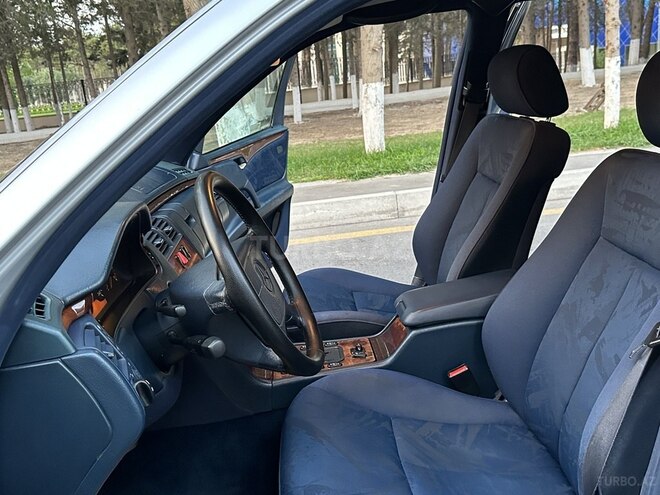 Mercedes E 240 1999, 263,900 km - 2.4 л - Bakı