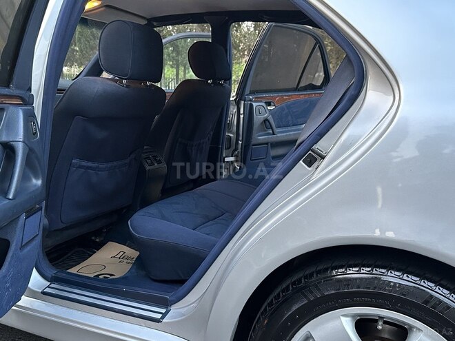 Mercedes E 240 1999, 263,900 km - 2.4 л - Bakı