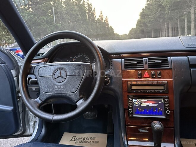 Mercedes E 240 1999, 263,900 km - 2.4 л - Bakı