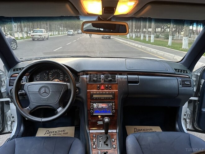 Mercedes E 240 1999, 263,900 km - 2.4 л - Bakı