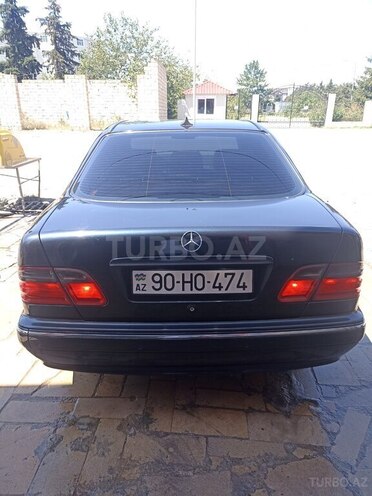 Mercedes E 280 1999, 300,000 km - 2.8 l - Quba