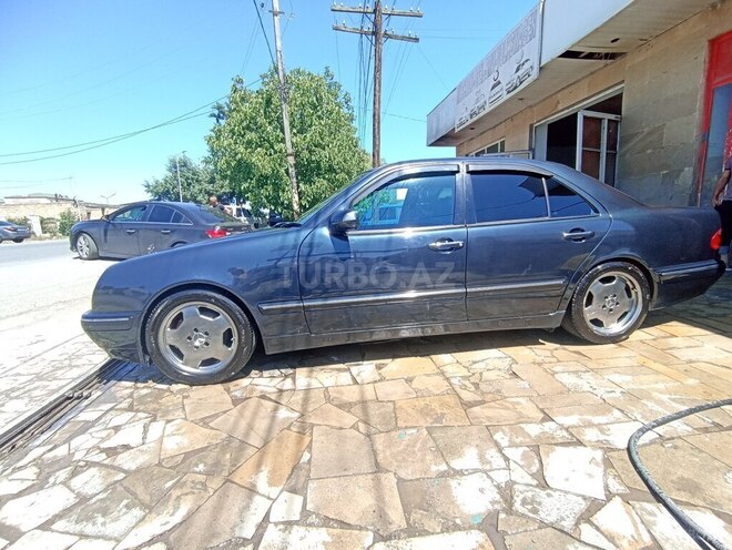 Mercedes E 280 1999, 300,000 km - 2.8 l - Quba