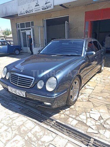 Mercedes E 280 1999, 300,000 km - 2.8 l - Quba