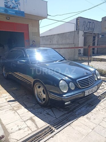 Mercedes E 280 1999, 300,000 km - 2.8 l - Quba