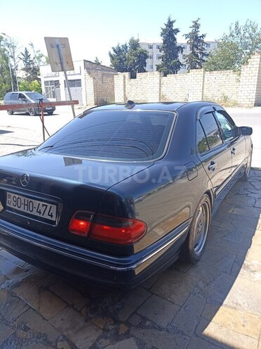Mercedes E 280 1999, 300,000 km - 2.8 l - Quba